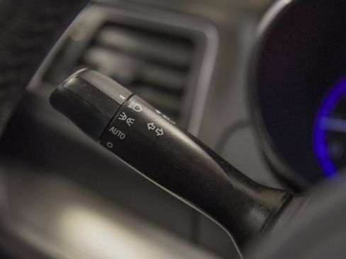 Used 2015 Subaru Legacy 2.5i Premium w/ Moonroof Package image 21