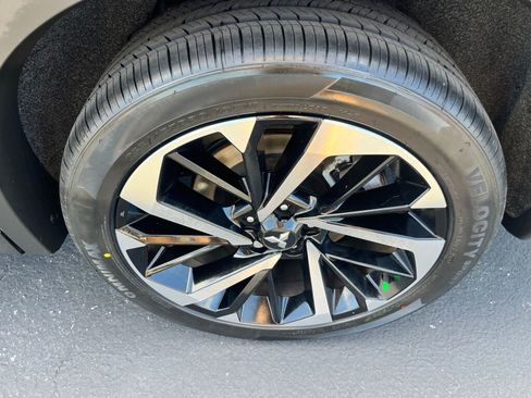 Used 2023 Mitsubishi Outlander SE image 24