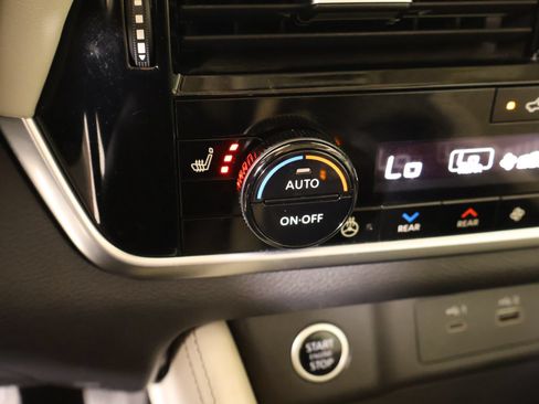 Used 2023 Nissan Rogue SL w/ SL Premium Package FWD image 8