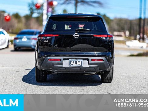 Used 2024 Nissan Pathfinder SV image 12