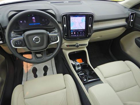 Used 2023 Volvo XC40 B5 Plus w/ Protection Package Premier AWD/4WD image 2