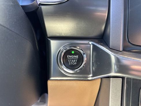 Used 2023 Ford F150 Lariat w/ Equipment Group 502A High image 28