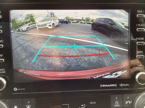 Used 2021 Toyota Highlander XLE AWD/4WD image 21