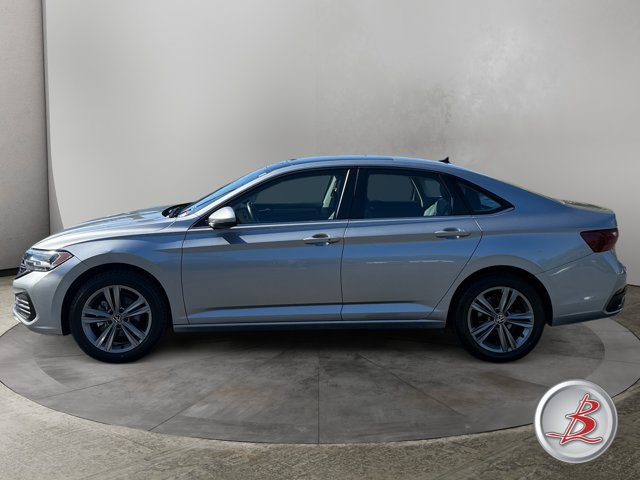 Used 2024 Volkswagen Jetta SE FWD image 4