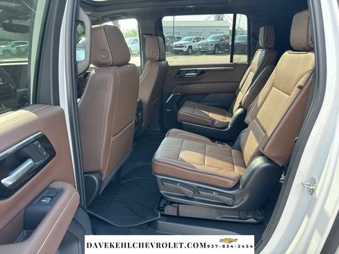 Used 2025 Chevrolet Suburban High Country AWD/4WD image 24