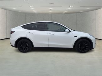 Used 2021 Tesla Model Y Long Range video 2