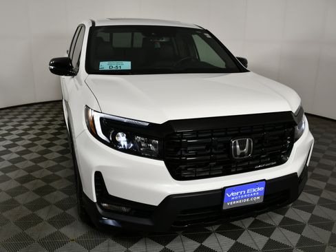 Used 2025 Honda Ridgeline Black Edition image 3