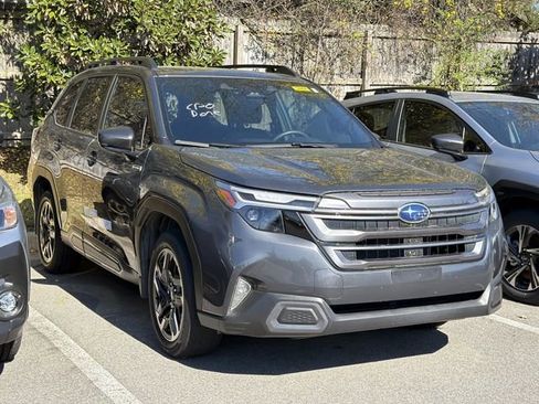 Used 2025 Subaru Forester Limited image 3