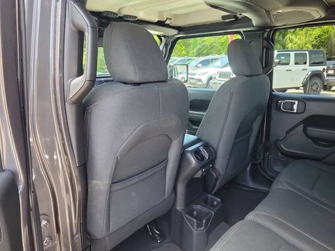 Used 2025 Jeep Wrangler Unlimited Sport AWD/4WD image 12