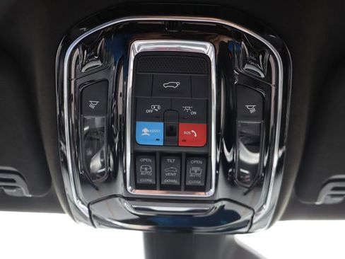 Used 2022 Jeep Grand Wagoneer Series III w/ Rear Seat Video Group 1 AWD/4WD image 27