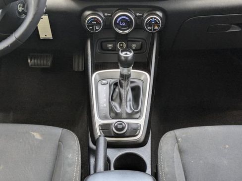 Used 2023 Hyundai Venue SEL FWD image 21