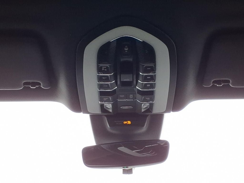 Used 2022 Porsche Macan AWD/4WD image 22