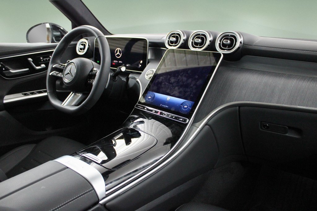 Used 2026 Mercedes-Benz GLC 300 4MATIC image 21
