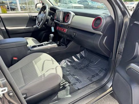 Used 2022 Toyota Tacoma SR5 AWD/4WD image 24