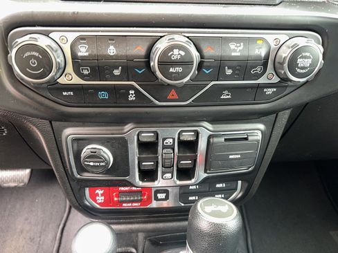 Used 2021 Jeep Wrangler Unlimited Rubicon 4xe w/ Cold Weather Group AWD/4WD image 19