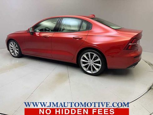 Used 2020 Volvo S60 T5 Momentum image 3