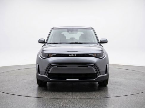 Used 2025 Kia Soul LX w/ LX Technology Package FWD image 2