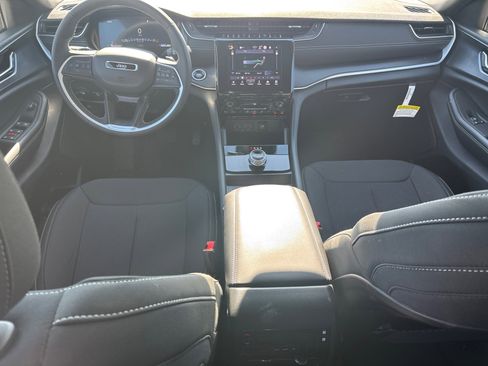 New 2025 Jeep Grand Cherokee L Laredo image 21