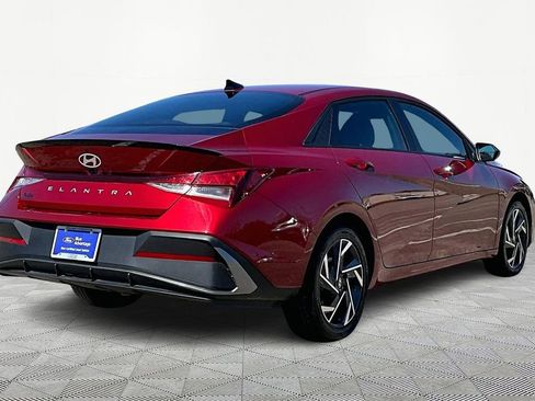 Used 2025 Hyundai Elantra Sport image 2