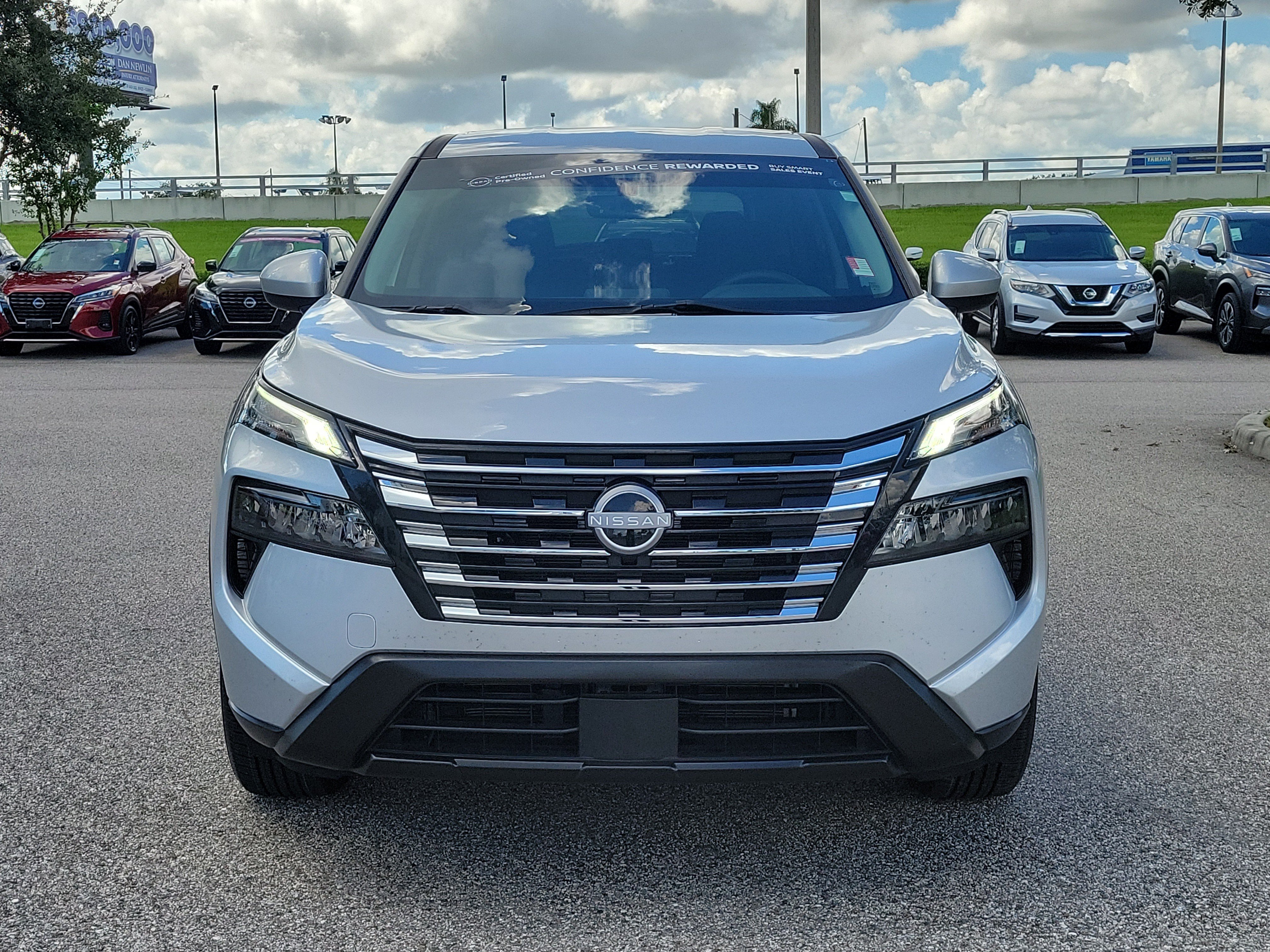 Certified 2024 Nissan Rogue SV FWD image 2