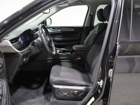 Certified 2022 Jeep Grand Cherokee L Laredo w/ Luxury Tech Group I AWD/4WD image 11