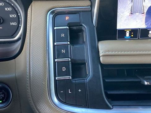 Used 2021 Chevrolet Suburban Premier w/ Premium Package image 12