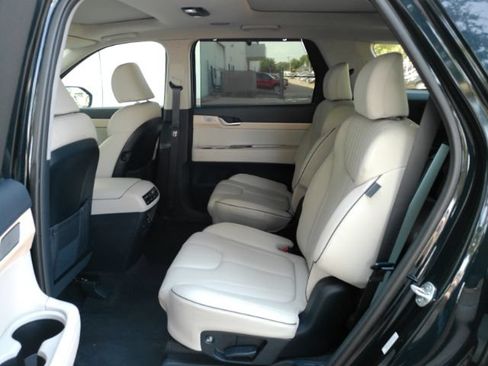 Used 2024 Hyundai Palisade Limited FWD image 18