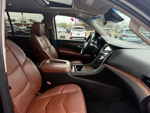 Used 2015 Cadillac Escalade ESV Luxury image 58