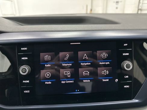 Used 2022 Volkswagen Taos SE image 15