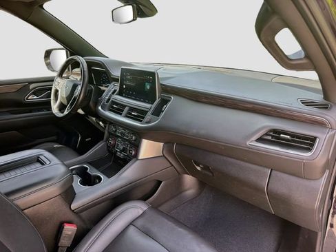 Used 2022 Chevrolet Tahoe Z71 w/ Luxury Package AWD/4WD image 15