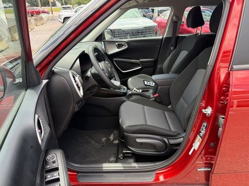 Certified 2025 Kia Soul LX w/ LX Technology Package FWD image 9