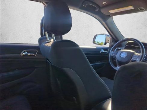 Used 2019 Jeep Grand Cherokee Laredo image 21