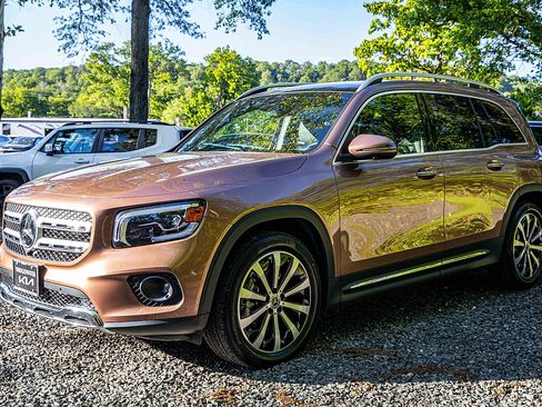 Used 2023 Mercedes-Benz GLB 250 4MATIC image 3