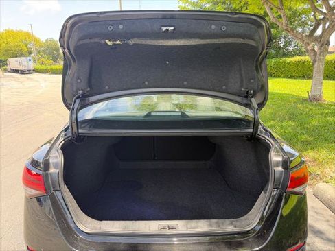 Used 2025 Nissan Sentra SR FWD image 19