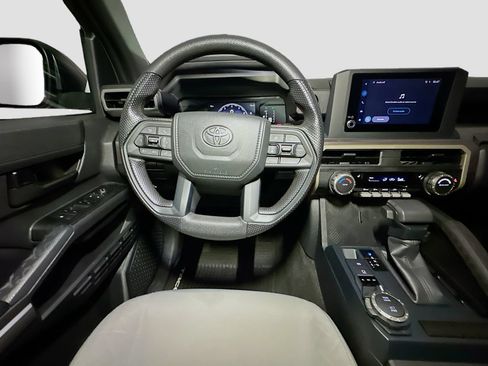 Used 2025 Toyota Tacoma SR5 AWD/4WD image 31