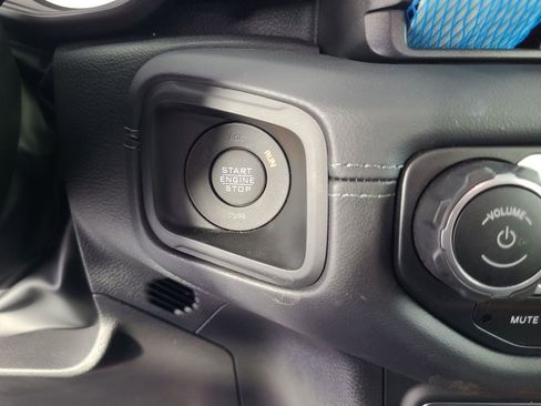 Used 2025 Jeep Wrangler Unlimited Sahara AWD/4WD image 14