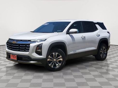 Used 2026 Chevrolet Equinox LT w/ Safety and Technology Package FWD image 2