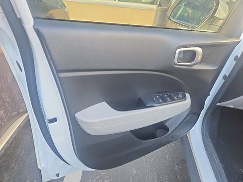 Certified 2022 Hyundai Venue SEL image 7