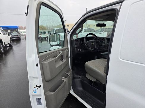 Used 2020 Chevrolet Express 2500 Extended w/ Driver Convenience Package RWD image 18