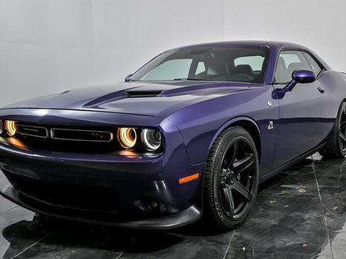 Used 2016 Dodge Challenger R/T Scat Pack w/ Leather Interior Group image 5