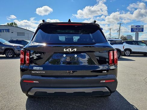 Certified 2023 Kia Sorento S w/ Panoramic Sunroof Package AWD/4WD image 5