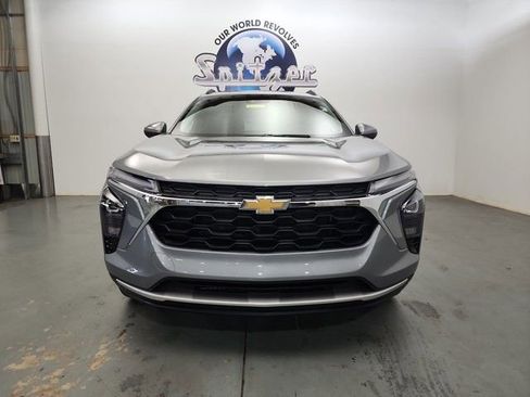 Used 2024 Chevrolet Trax LT image 12