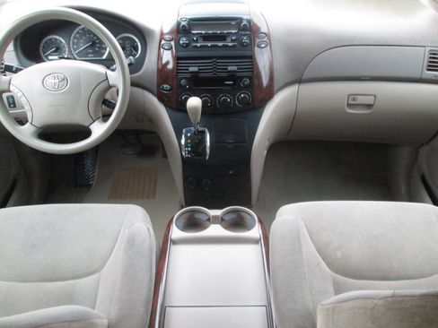 Used 2004 Toyota Sienna LE image 16