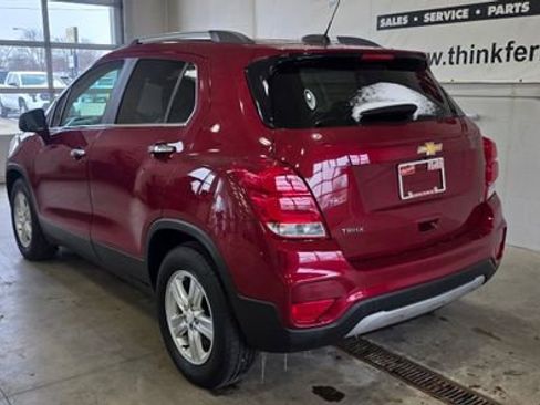 Used 2019 Chevrolet Trax LT w/ LT Convenience Package image 3