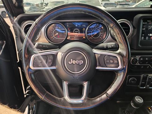 Used 2021 Jeep Gladiator Overland w/ Cold Weather Group AWD/4WD image 17