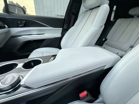 Used 2024 Cadillac Lyriq Sport AWD/4WD image 24