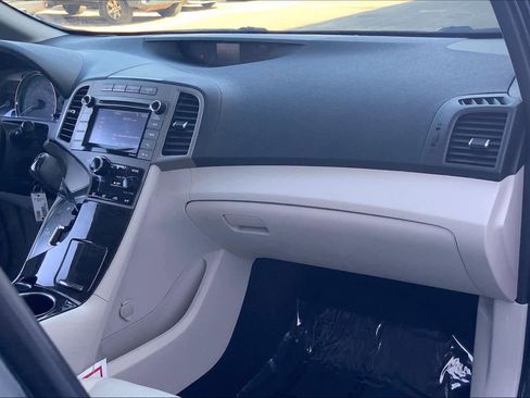 Used 2015 Toyota Venza LE image 19