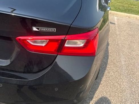 Used 2017 Chevrolet Malibu Premier w/ Premier Sun and Wheel Package FWD image 7