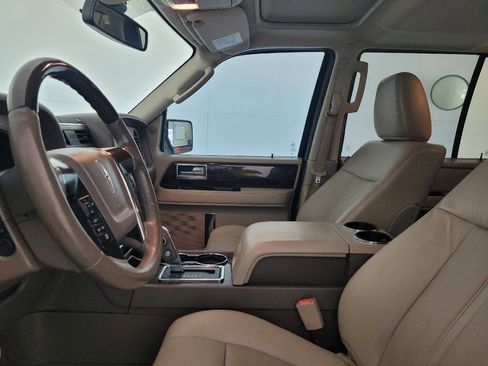 Used 2016 Lincoln Navigator Select RWD image 17