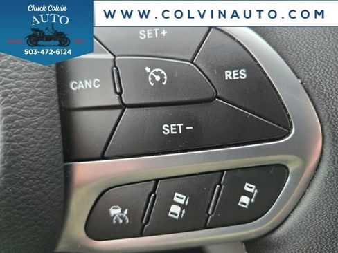 Used 2024 Chrysler Pacifica Touring-L image 27